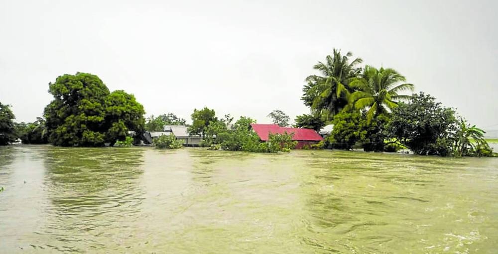 Bão Nesat gây ngập lụt nghiêm trọng ở Philippines, Trung Quốc phát cảnh báo màu vàng